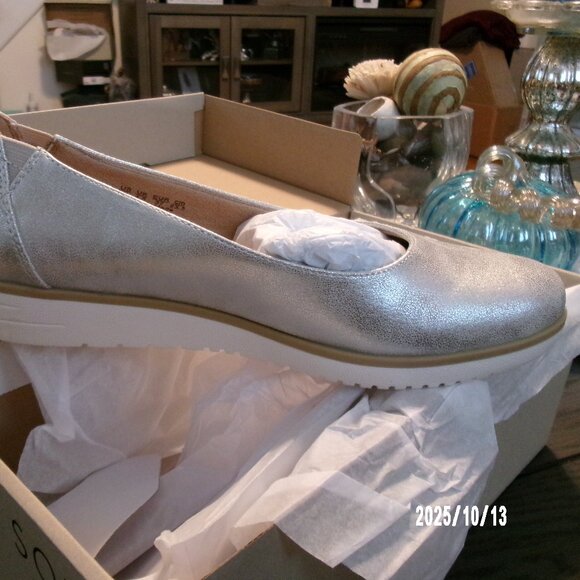 NEW Naturalizer Soul Idea Ballet Flat SILVER Raised Heel Women's Size 7W NWOB - Picture 1 of 7